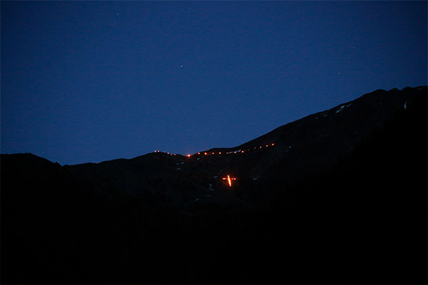 Tradition und Brauchtum - Bergfeuer zu Herzjesu